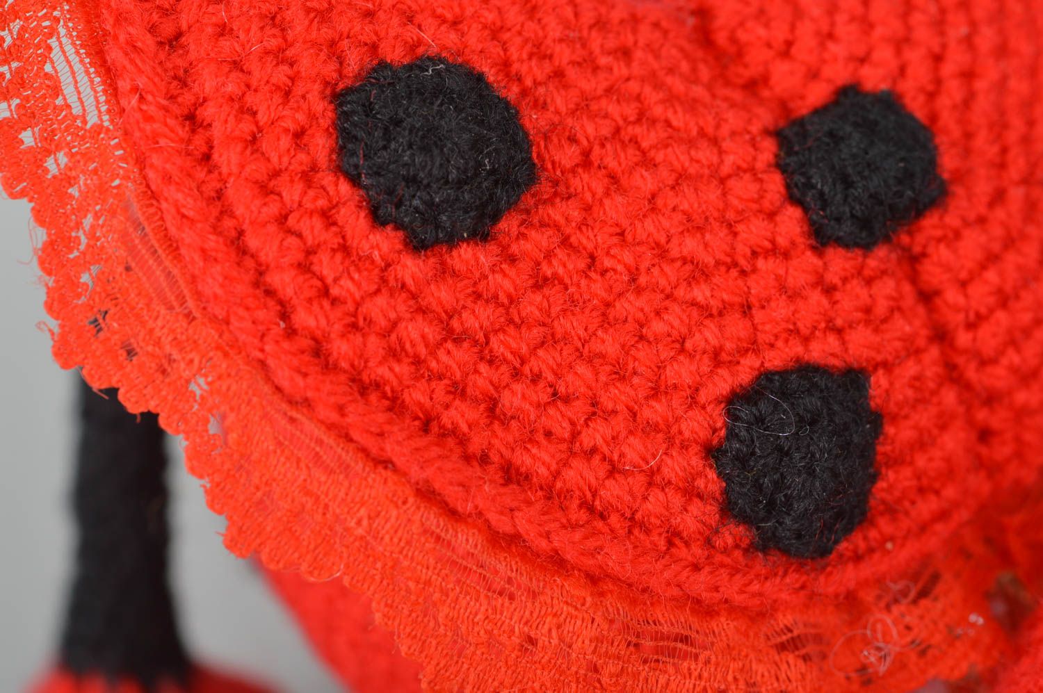 Peluche coccinelle Jouet fait main tricoté en mi-laine au crochet Cadeau enfant photo 4