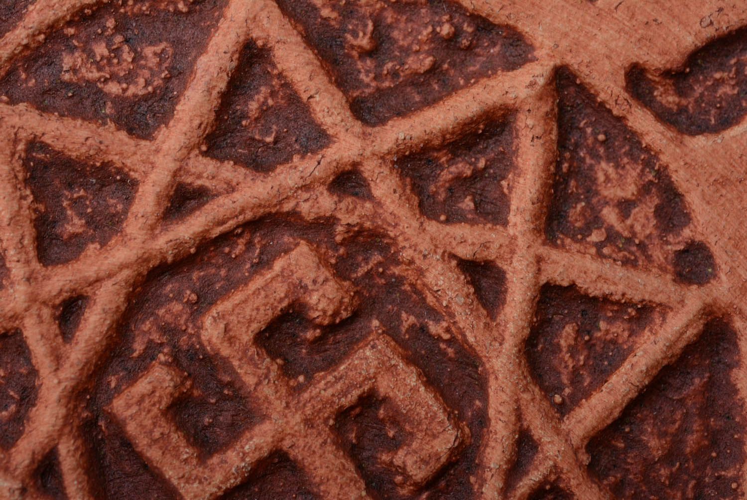 Pingente talismã decorativo de interior feito de argila pintado com engobes Oberezhnik foto 5