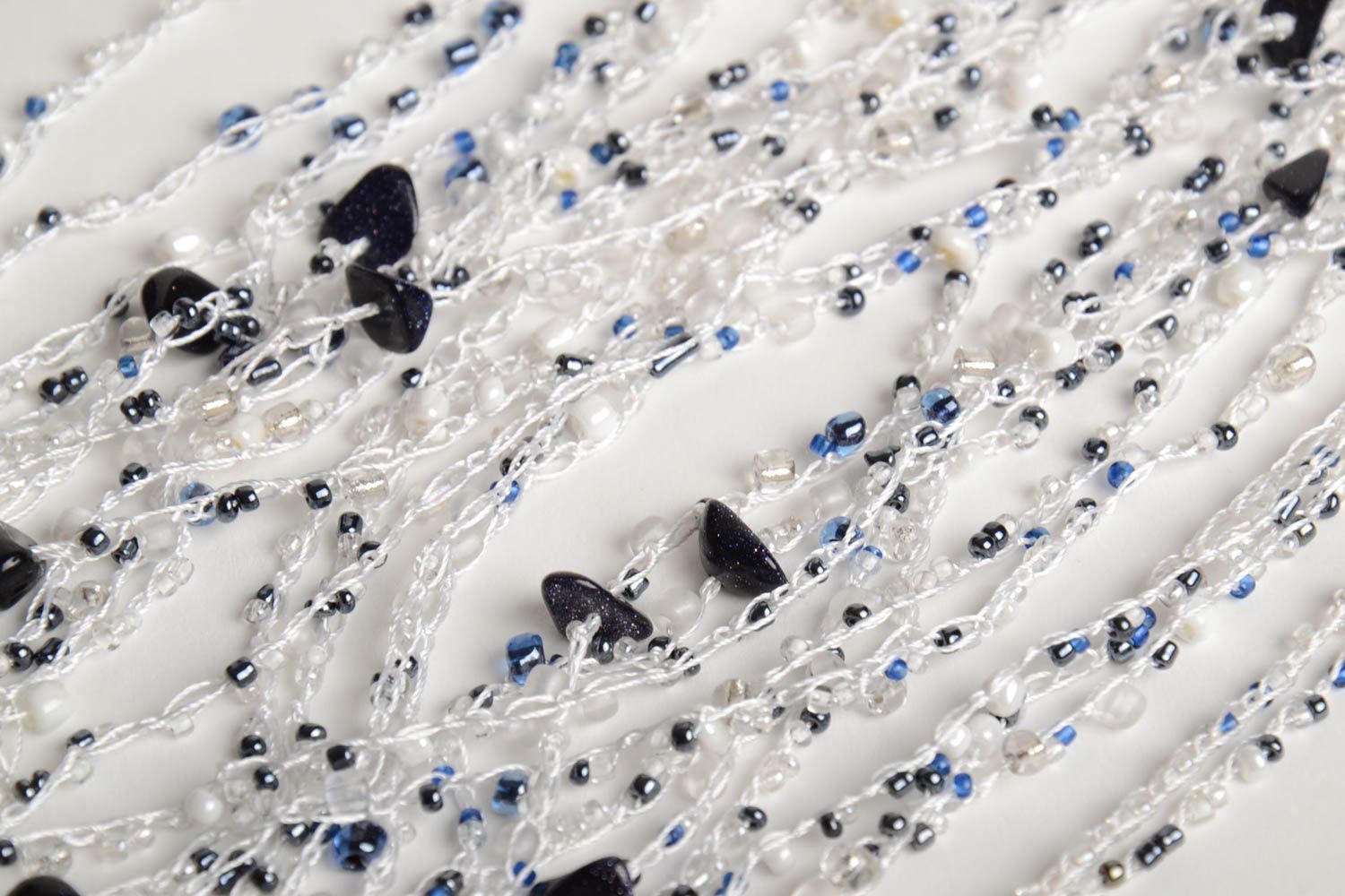 Schwarz weißes Collier aus Glasperlen künstlerischer Halsschmuck für Frau foto 5