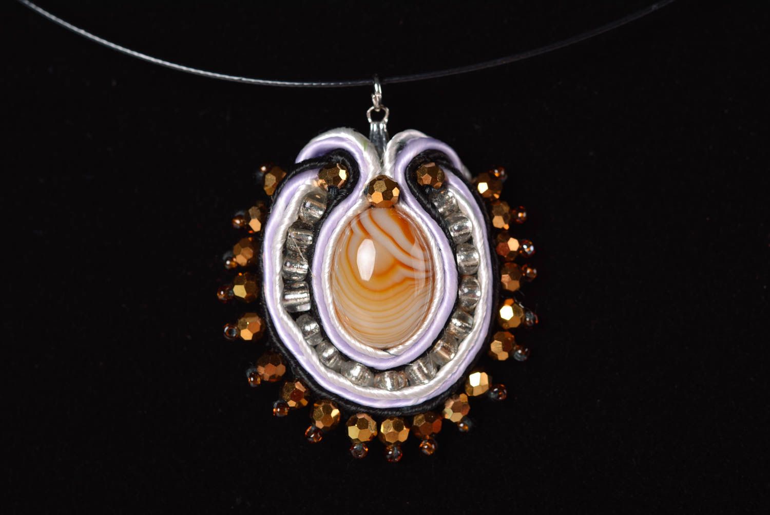 Pendentif en perles de rocaille Bijou fait main soutache design Accessoire femme photo 4