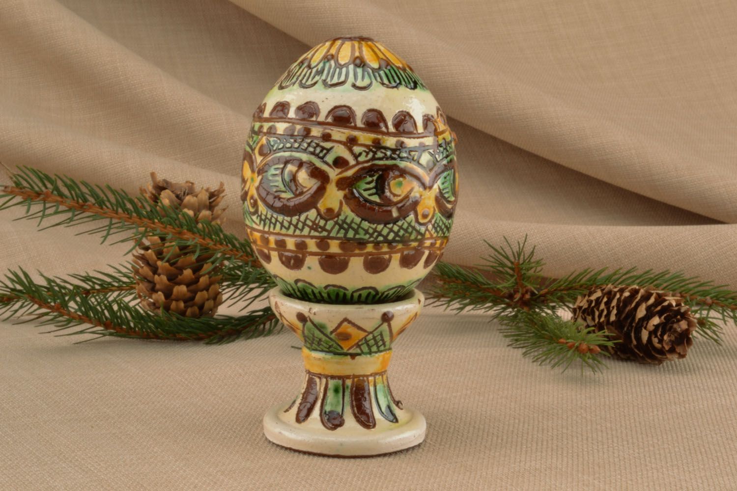 Huevo de Pascua hecho de cerámica foto 1