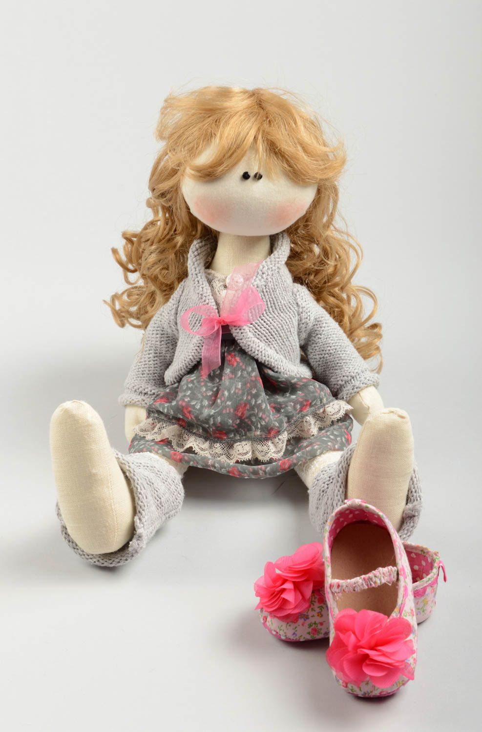 Кукла ручной работы кукла из ткани мягкая кукла из льна в сером костюме фото 4