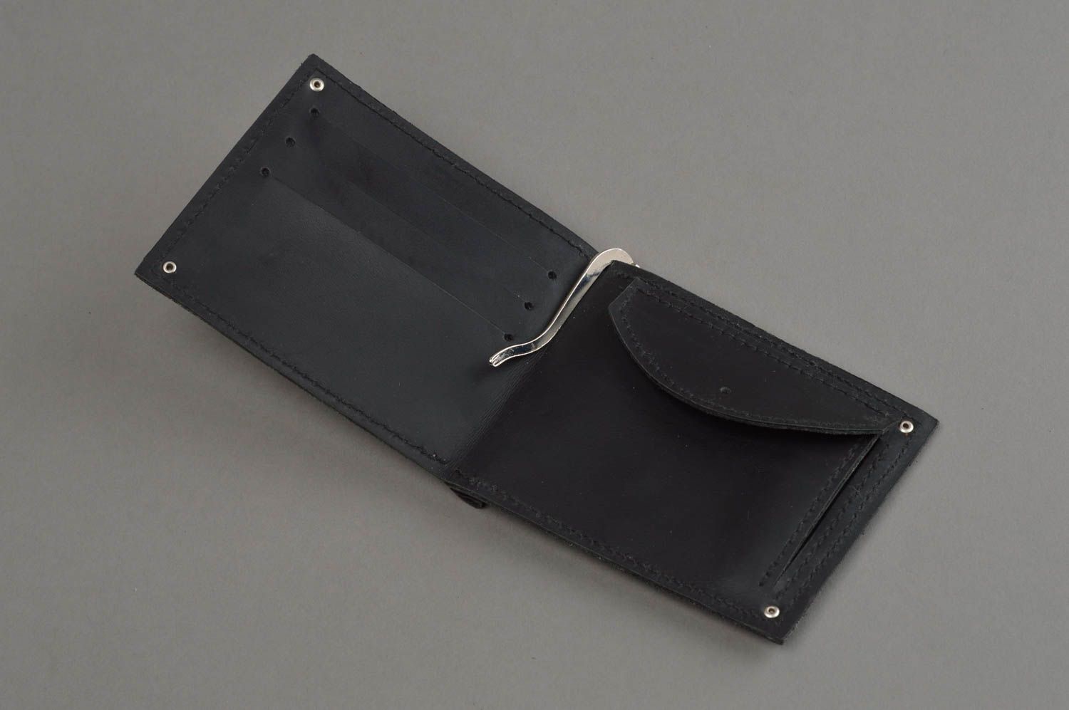 Черный кожаный зажим для денег и кредитных карт ручной работы стильный подарок  фото 8