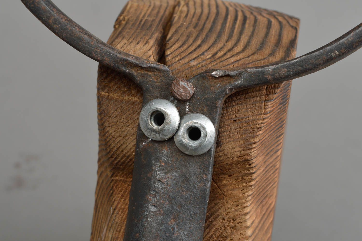 Figurine boeuf musqué en bois de pin et fonte faite main design original photo 5