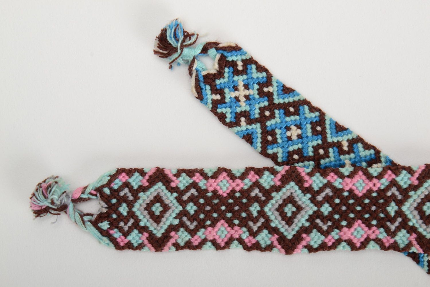 Set of 2 handmade friendship wrist bracelets woven of threads in ethnic style photo 4