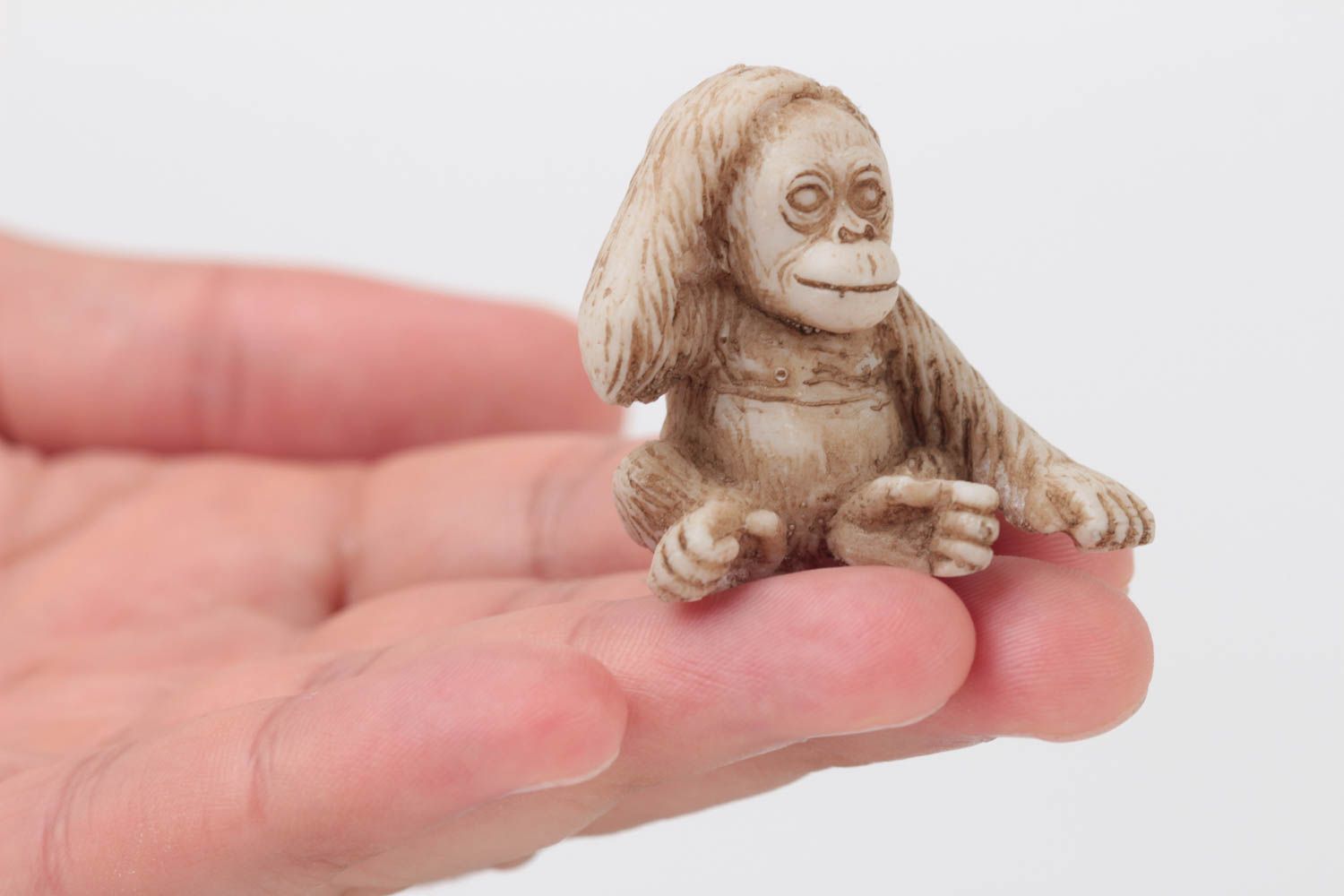 Handmade Affe Figur kleine Dekofigur Tischdeko Idee aus Polymer Harz schön foto 5