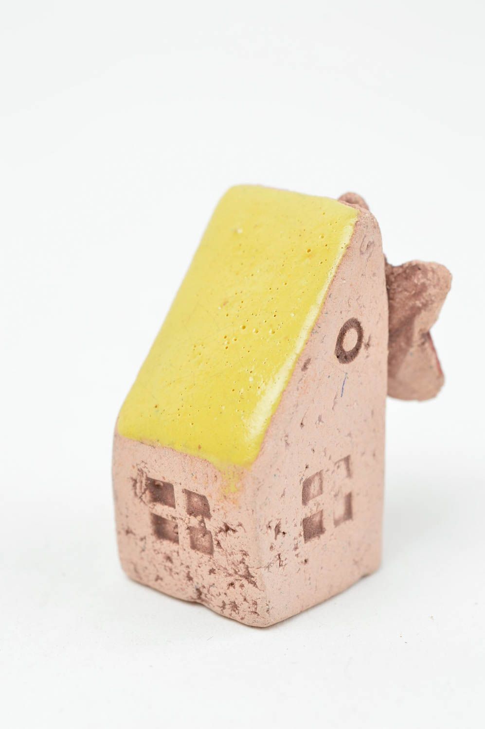 Maisonnette en argile faite main avec toit jaune pointu souvenir miniature photo 2