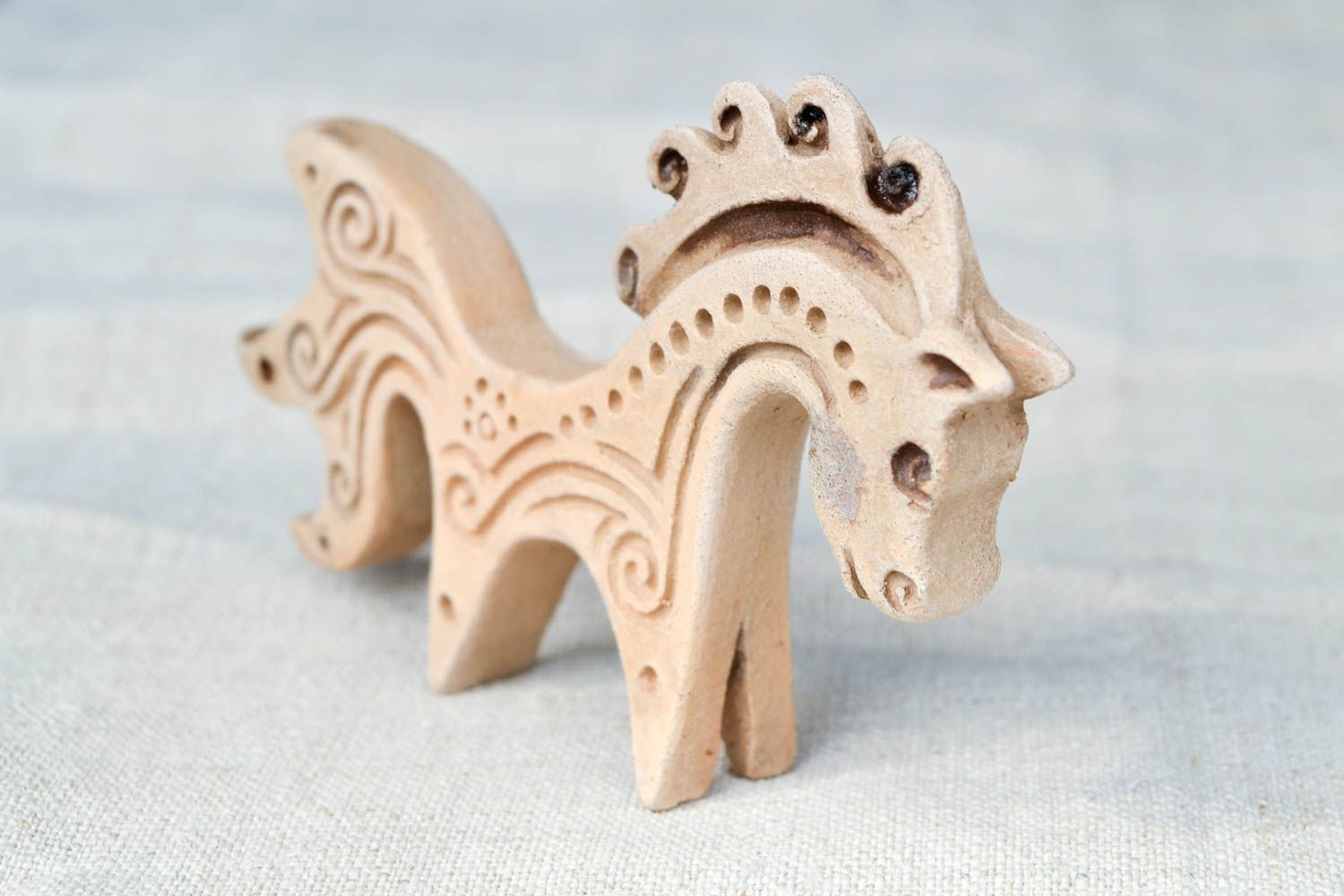 Керамика ручной работы свистулька из глины с узорами красивая глиняная игрушка фото 4