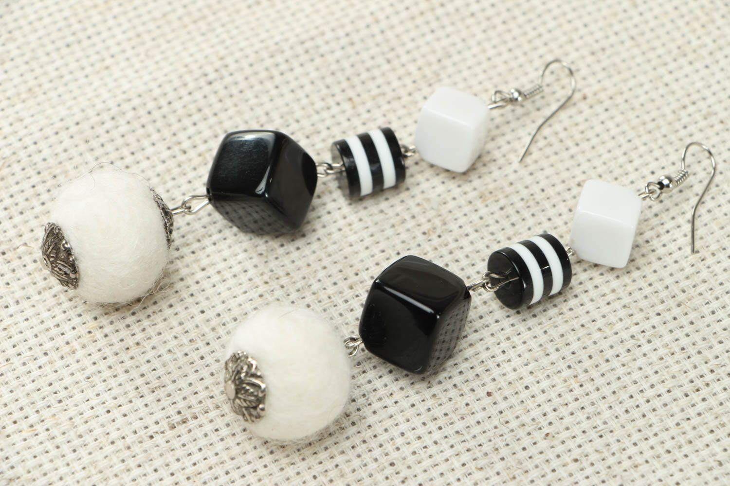 Earrings with black and white beads photo 1