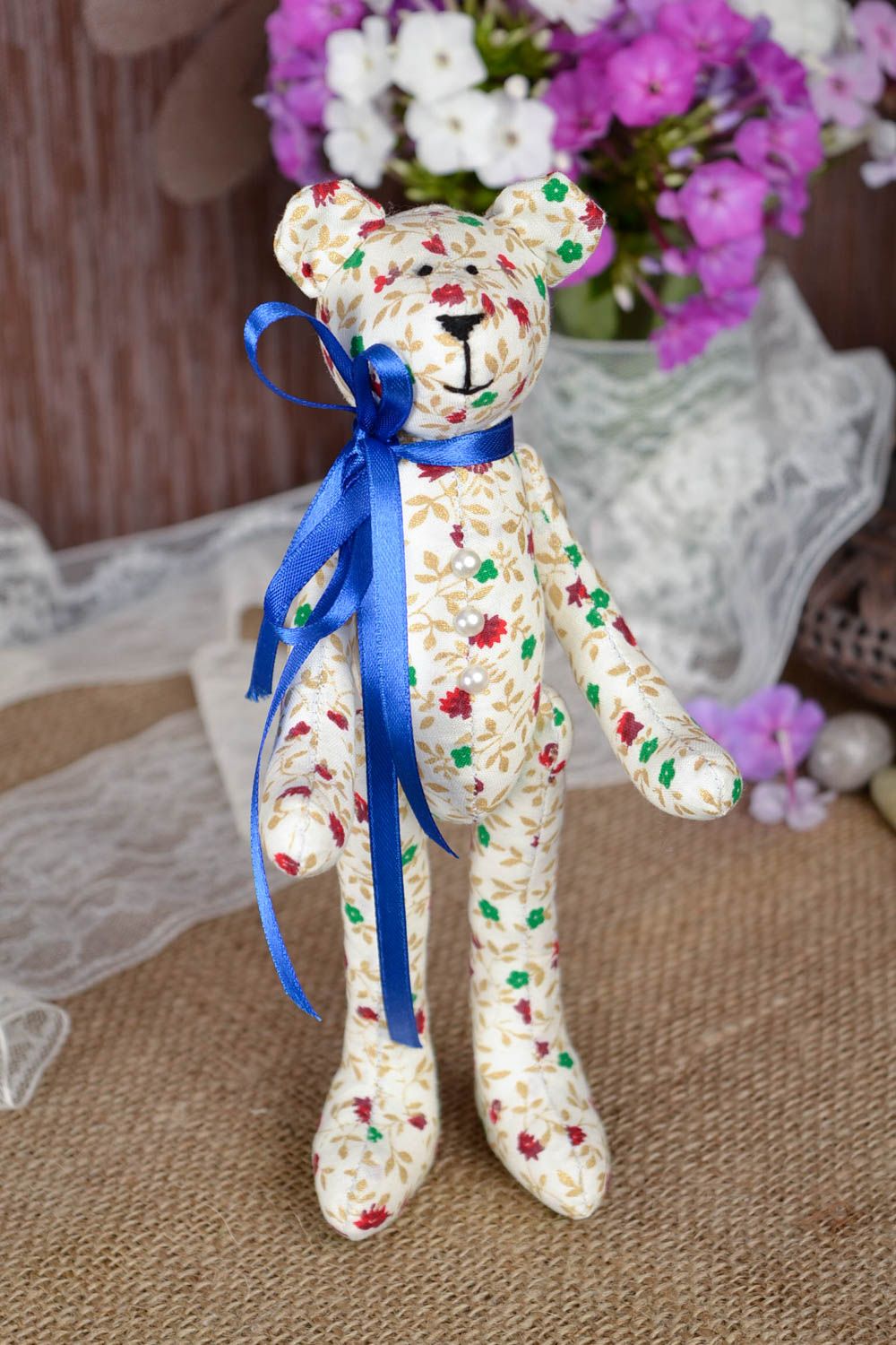 Jouet Ours en tissu de coton fait main avec noeud bleu Cadeau pour enfant photo 1
