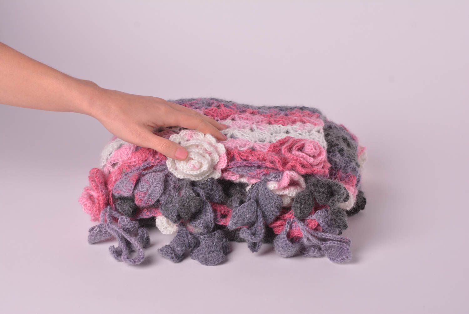 Châle en tricot Accessoire fait main angora gris-rose Cadeau pour femme photo 3