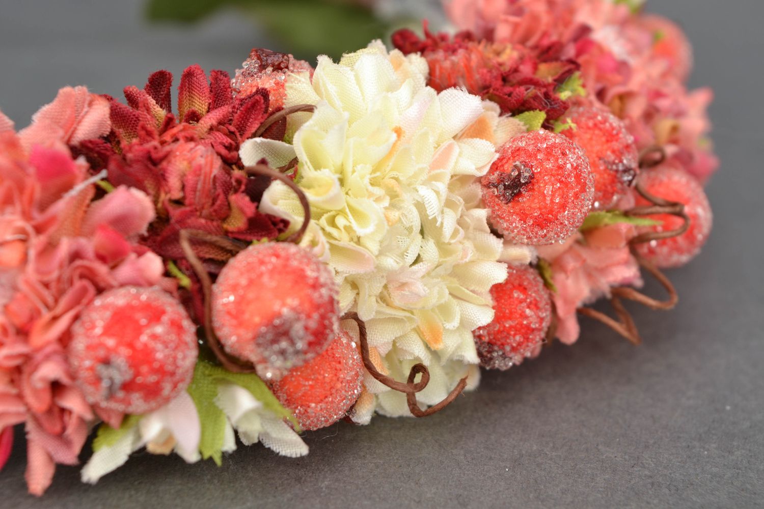 Beautiful floral headband with berries photo 3