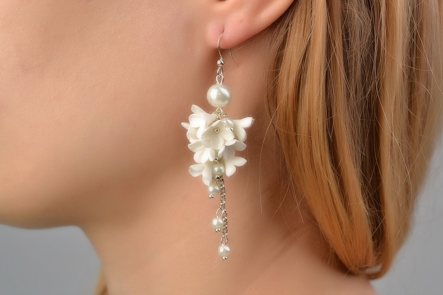 Handmade wedding dangling earrings with white polymer clay flowers and glass beads photo 2