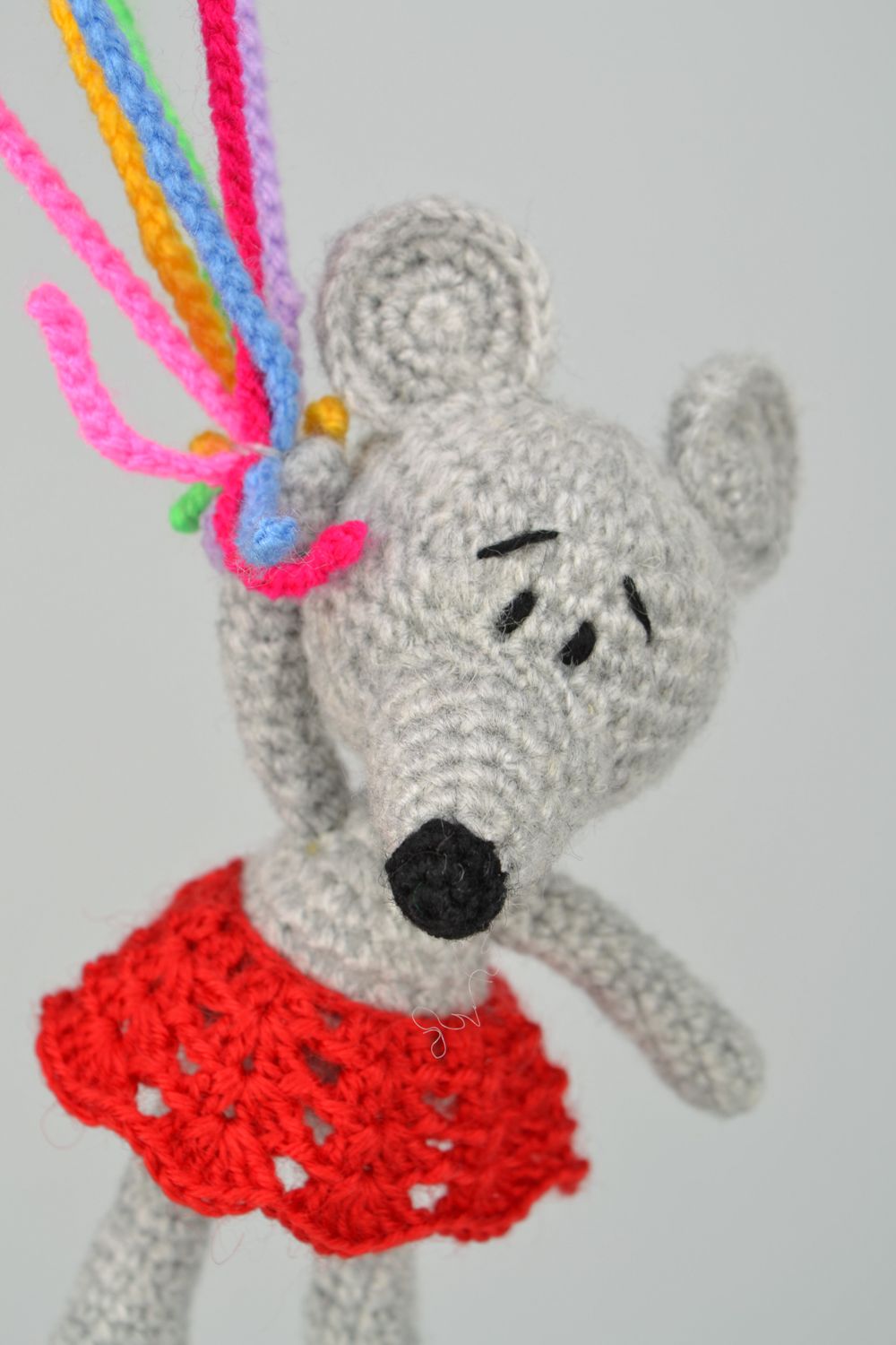 Jouet décoratif tricoté artisanal Souris avec des ballons photo 4