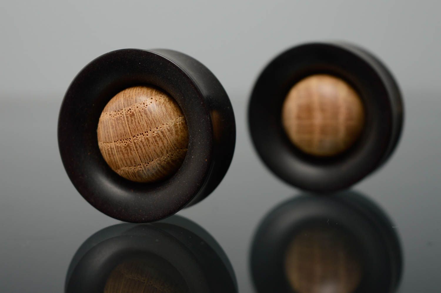 Wood and hard rubber plugs photo 1