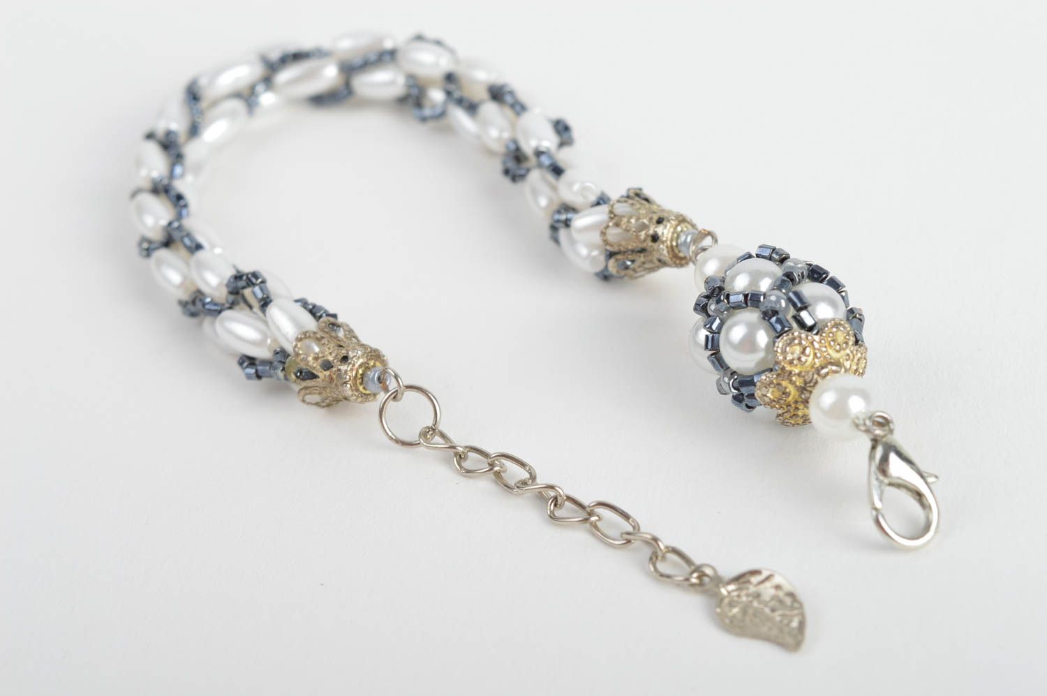 Bracelet en perles d'imitation et perles de rocaille blanc-noir fait main photo 4