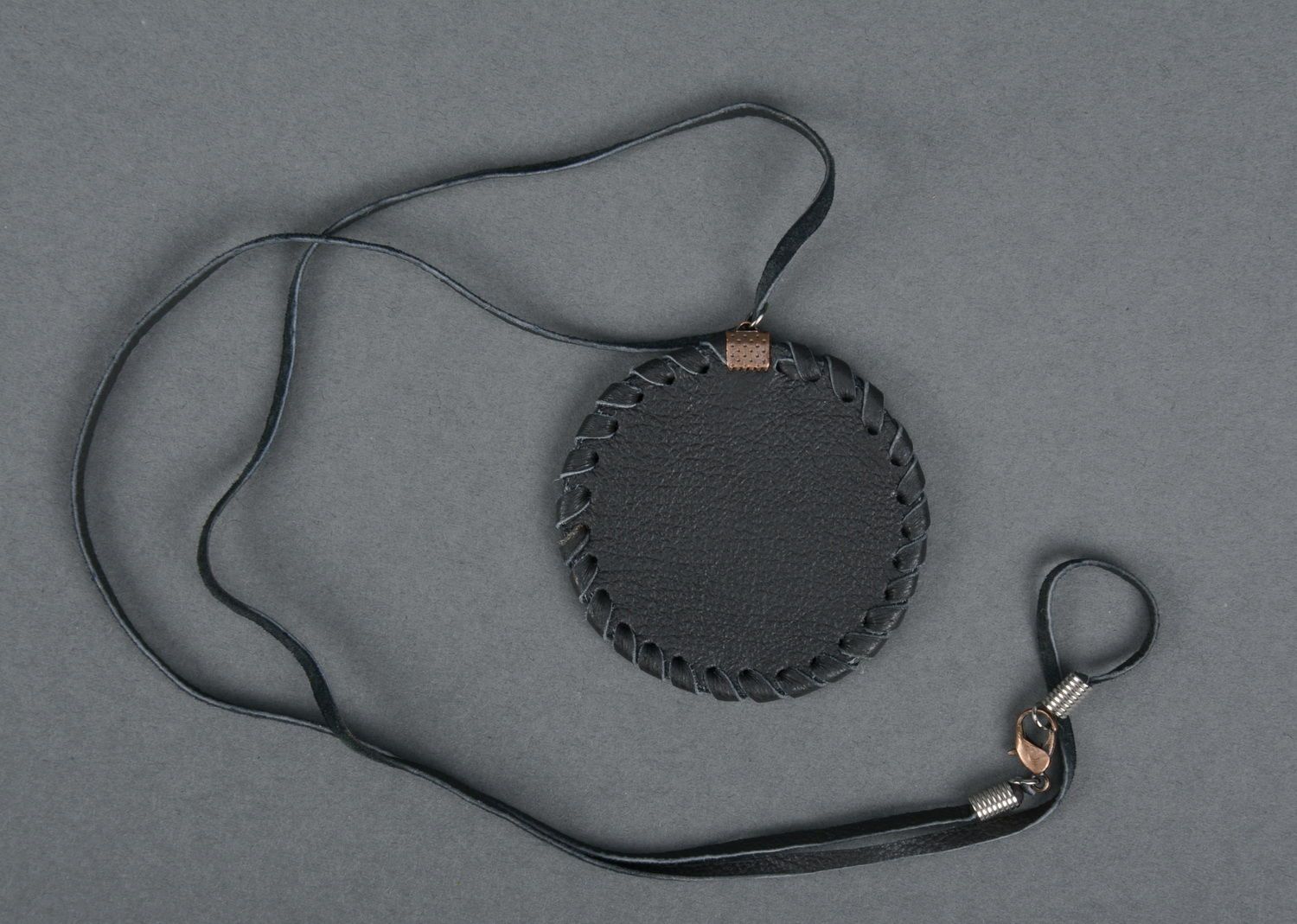 Pendant made of leather in ethnic style photo 2