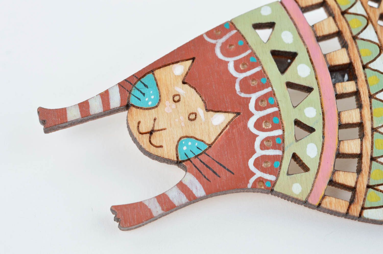 Broche chat faite main Accessoire femme en bois multicolore Cadeau femme photo 4
