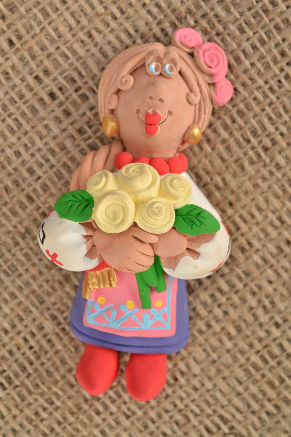 Aimant frigo en céramique fait main Fille avec fleurs photo 1