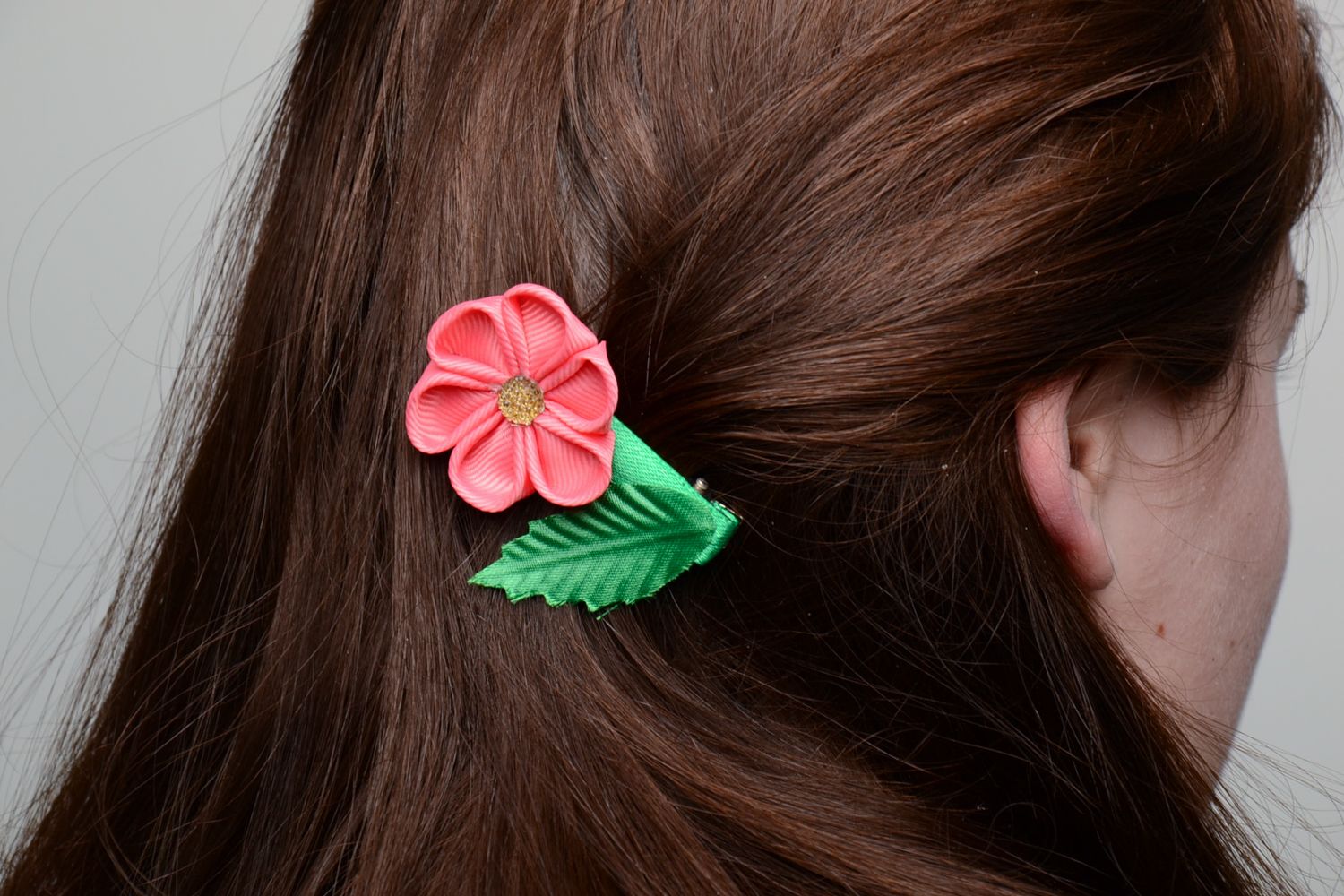Petite pince à cheveux avec fleur rose en satin faite main kanzashi pour fille photo 5