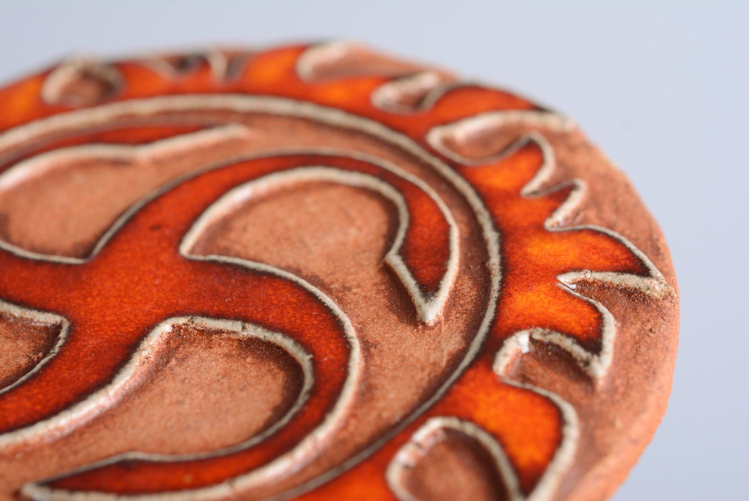 Amuleto de cerâmica Svaor foto 2