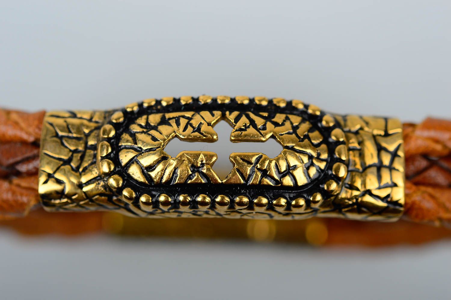 Кожаный браслет хэнд мэйд браслет на руку светло-коричневый украшение из кожи фото 4
