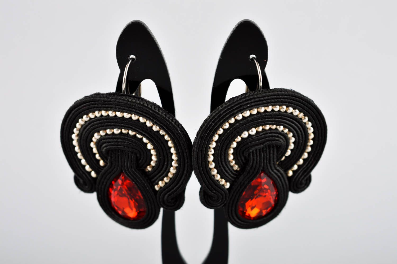 Soutache Ohrringe handgefertigt rot schwarze Ohrringe Accessoires für Frauen foto 2