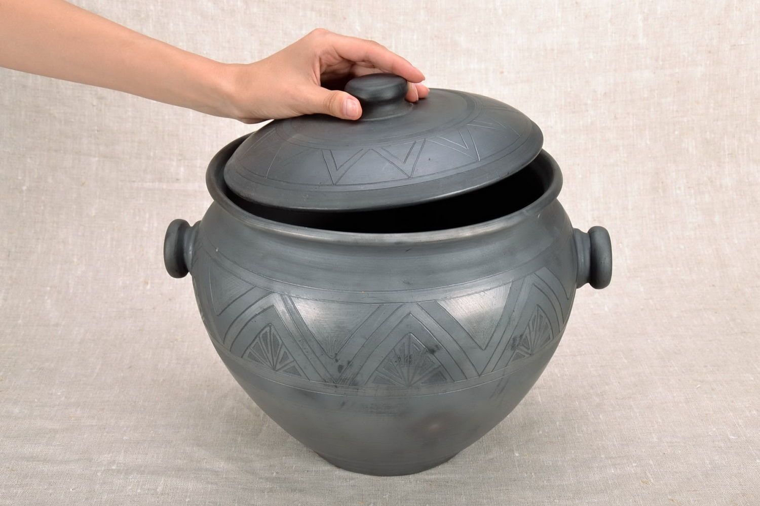 Pot with lid photo 5
