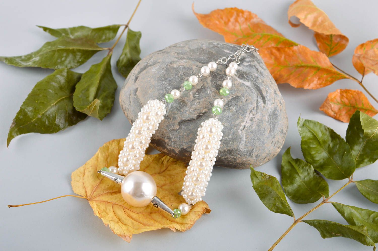 Collier fantaisie Bijou fait main blanc perles de rocaille verre Cadeau femme photo 1