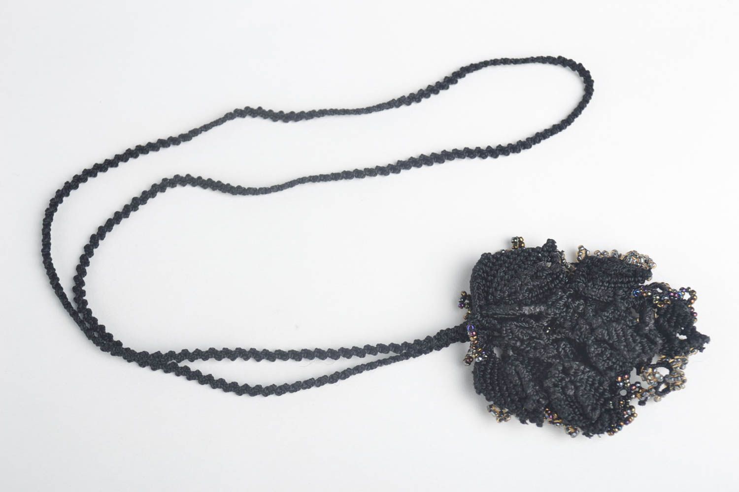 Бижутерия подвеска украшение ручной работы украшение в технике макраме черное фото 3