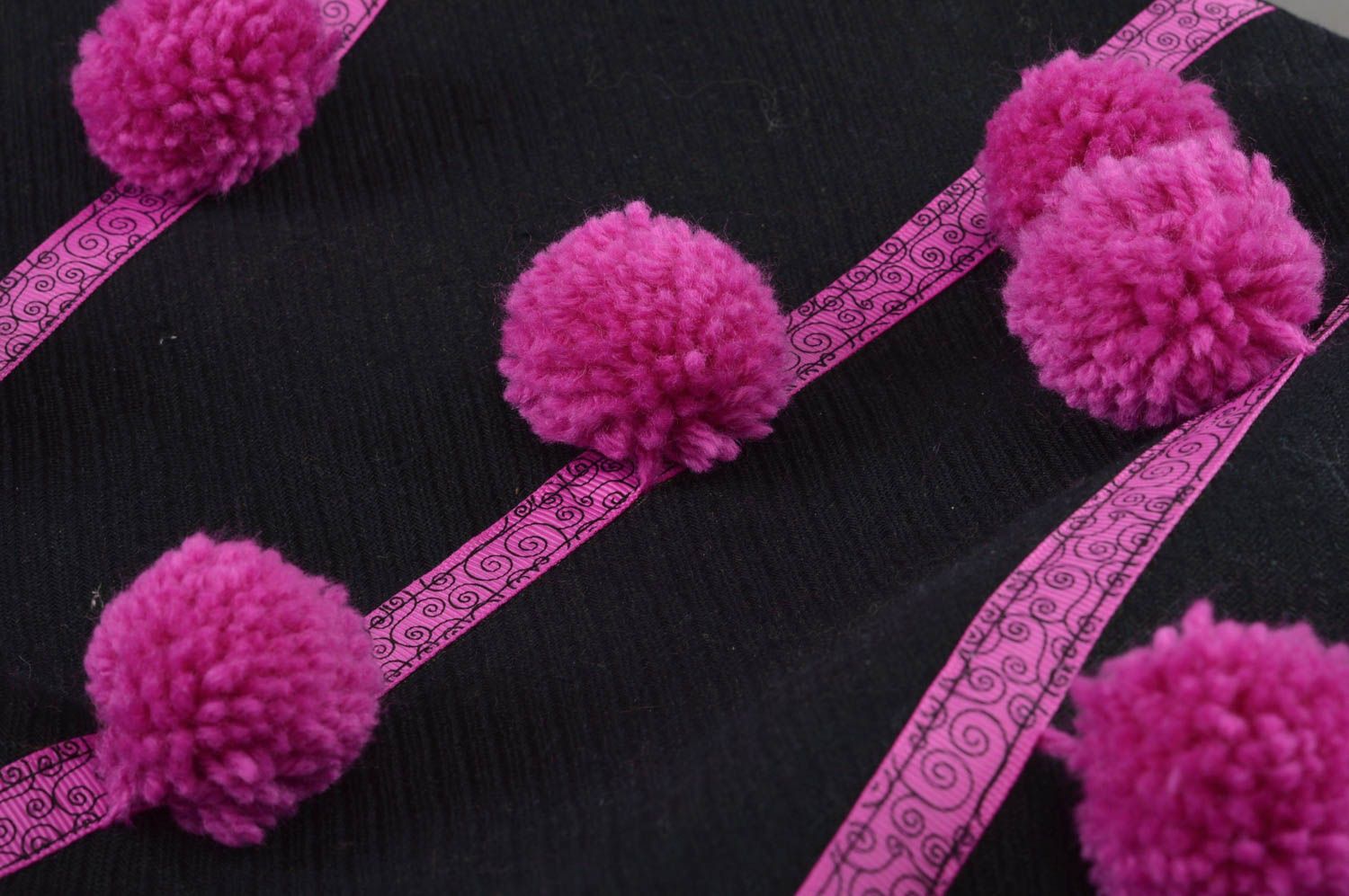 Schwarz lila handmade Schultertasche aus Leinen stilvoll umweltfreundlich foto 2