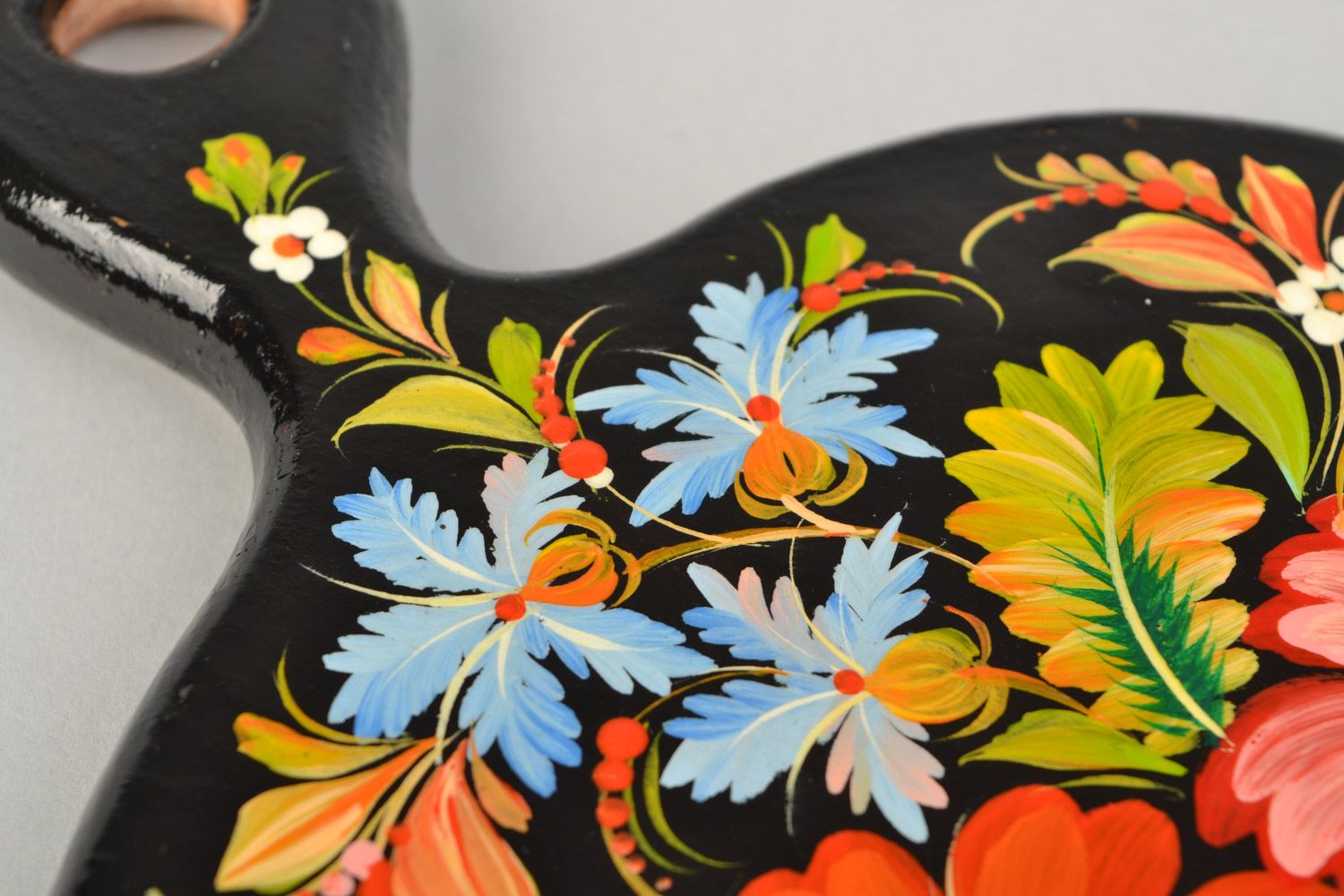 Разделочная доска с Петриковской росписью деревянная с цветами ручная работа  фото 4