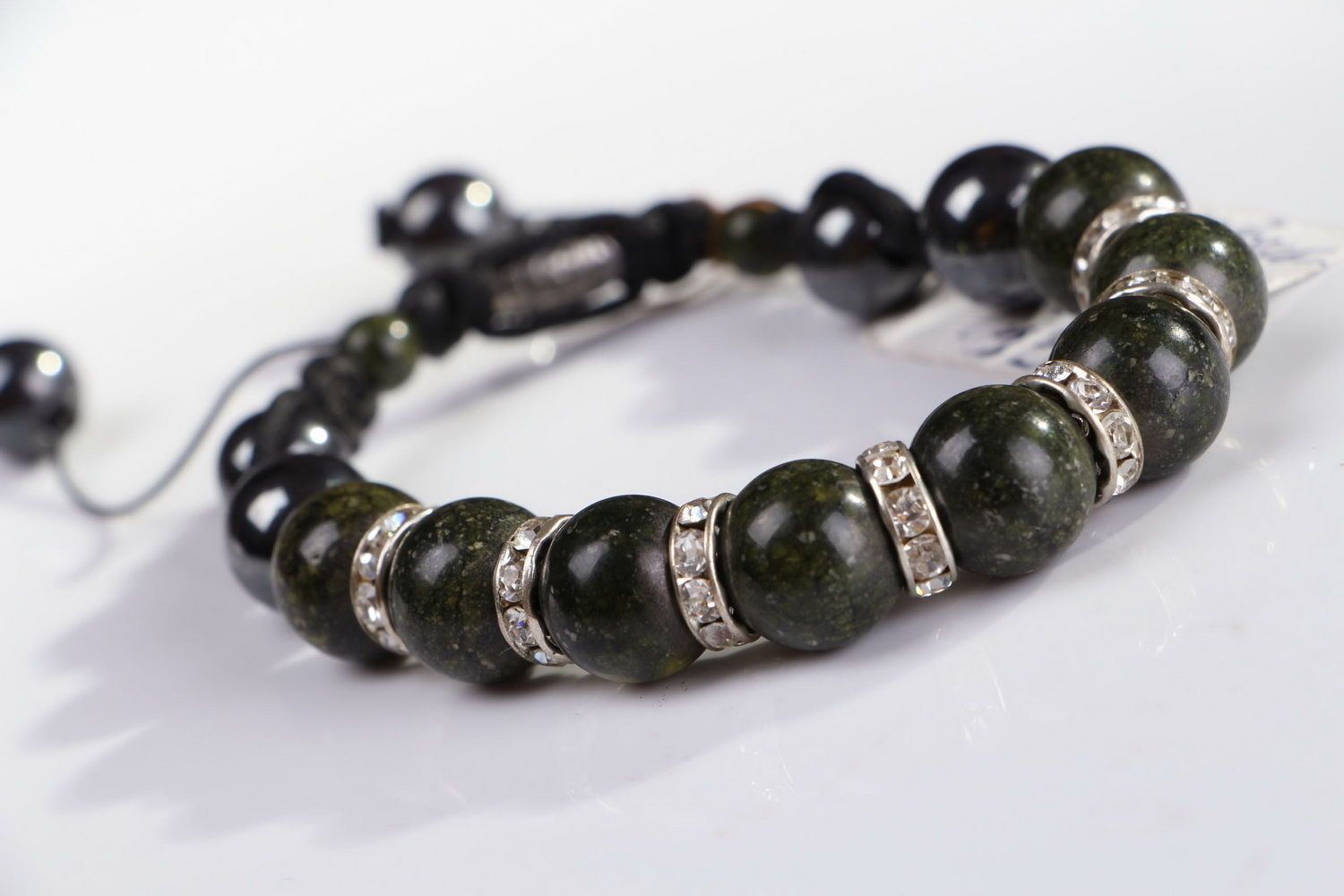 Bracelet de perles en pierres de serpentine et hématite photo 1