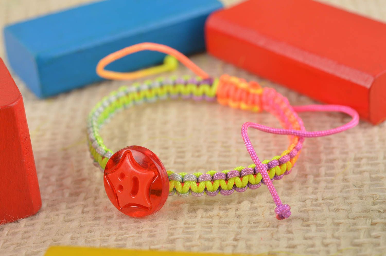 Bracelet fantaisie Bijou fait main tressé en cordons multicolores Cadeau femme photo 1