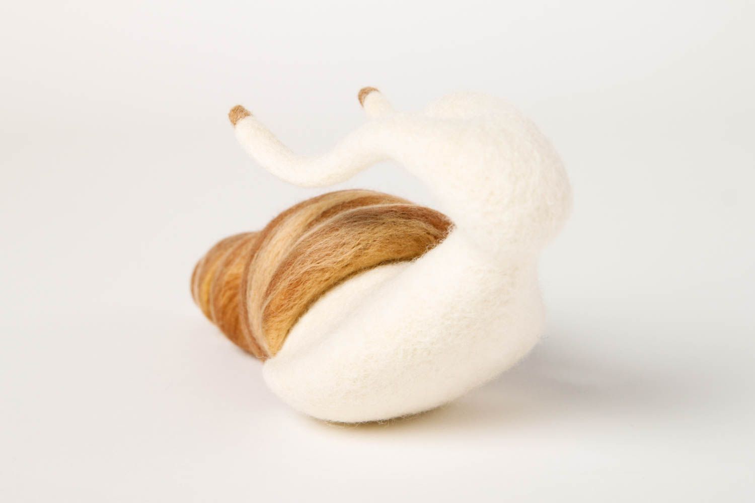 Peluche escargot décorative Jouet fait main en laine feutrée Cadeau enfant photo 4