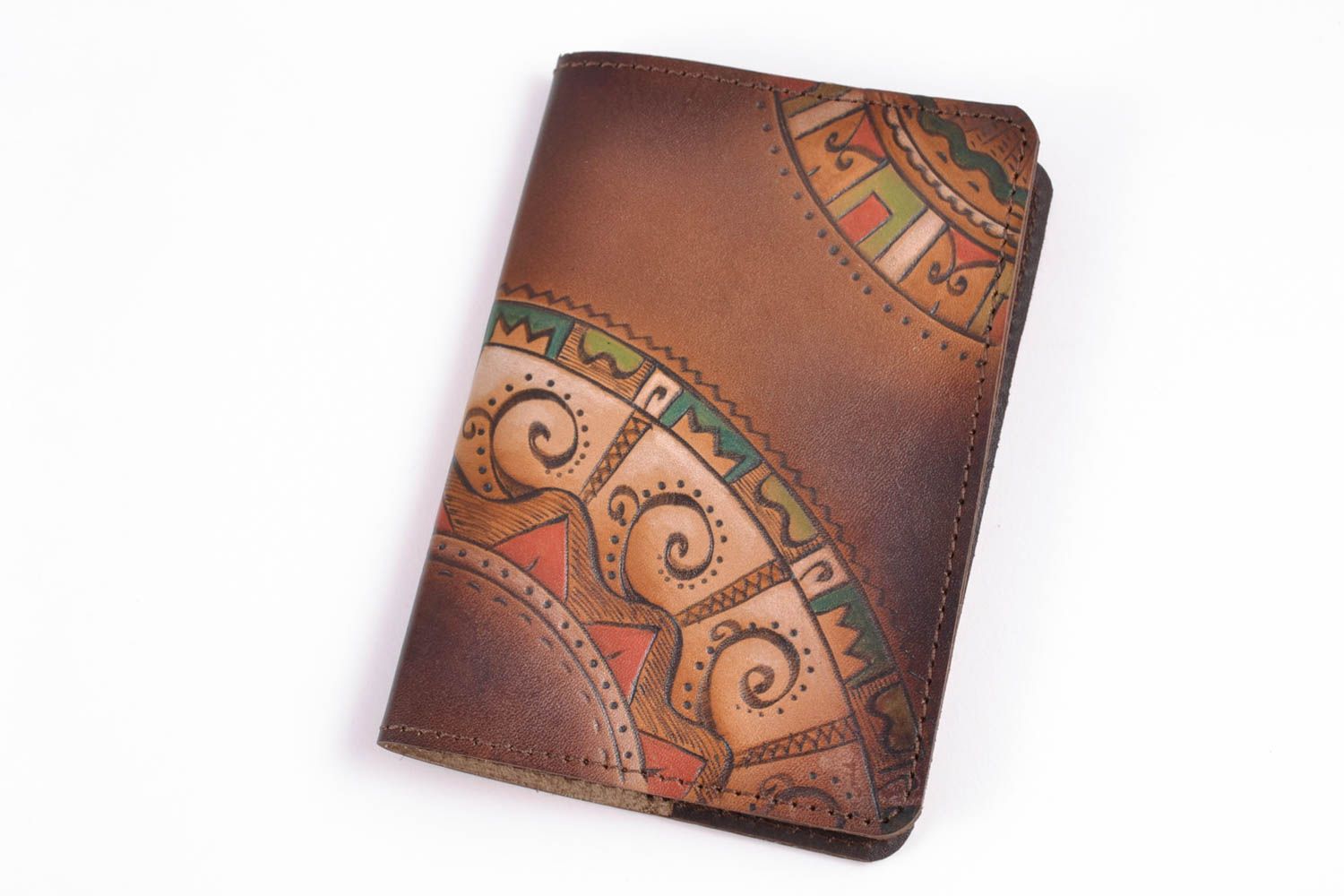 Beau porte-passeport marron en cuir naturel avec peinture style ethnique photo 4