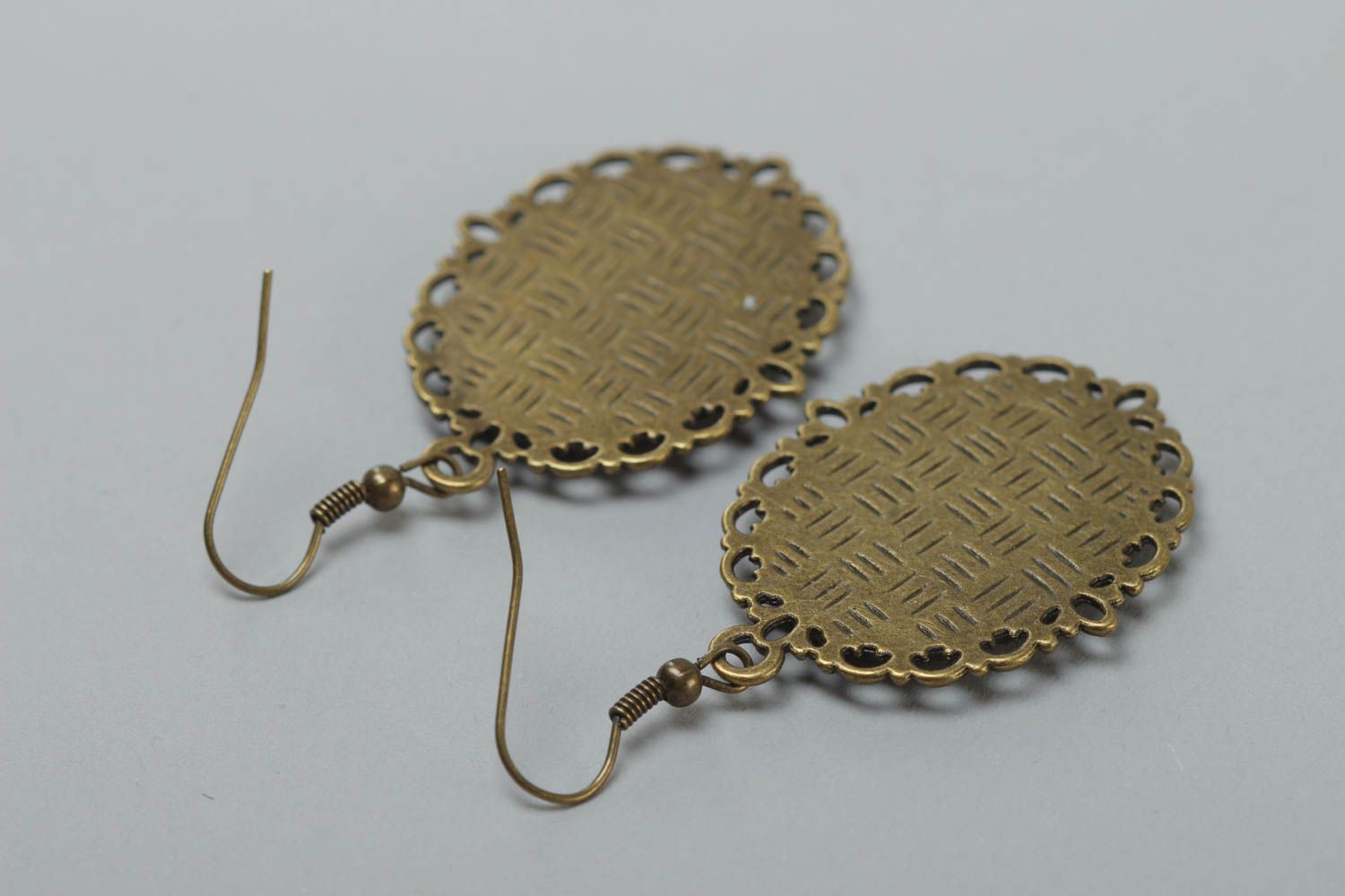 Boucles d'oreilles pendantes style vintage faites main avec roses ovale photo 4