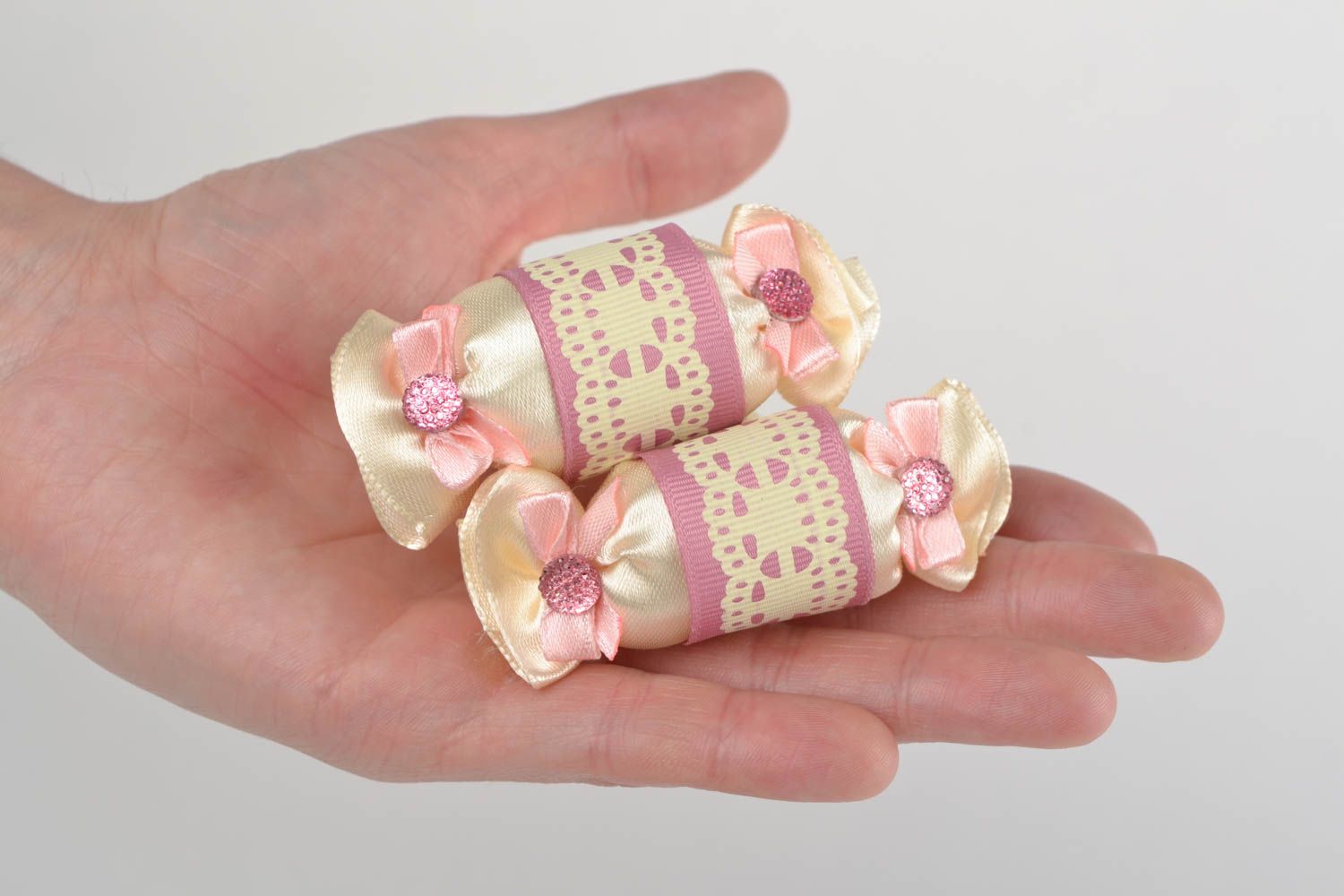 Резинки в виде конфеток набор из 2 шт маленькие детские розовые ручной работы фото 2