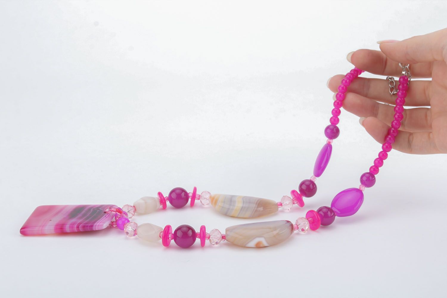 Ожерелье из натуральных камней в розовом цвете  фото 5
