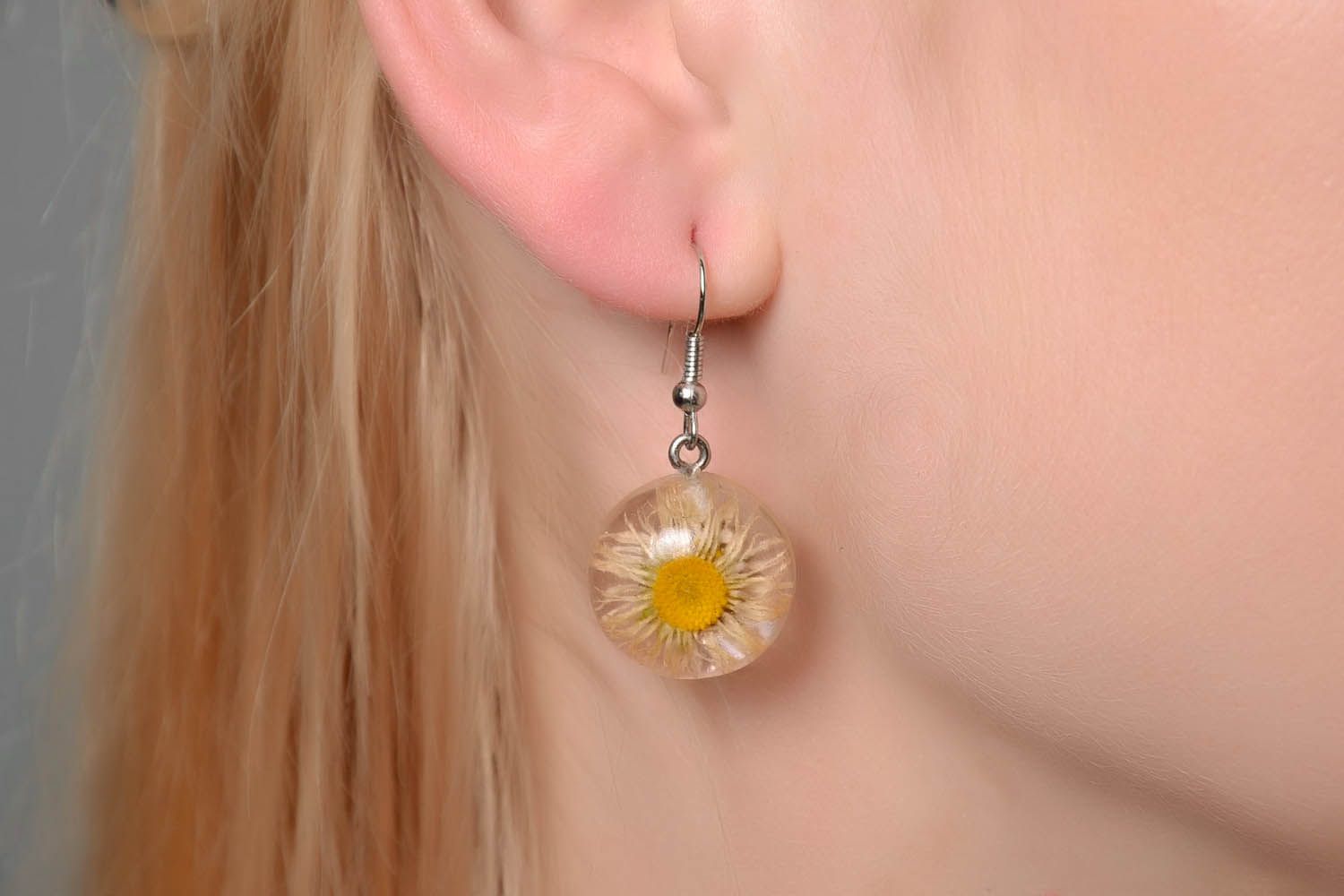 Ohrringe mit natürlichen Blumen Kamille foto 4