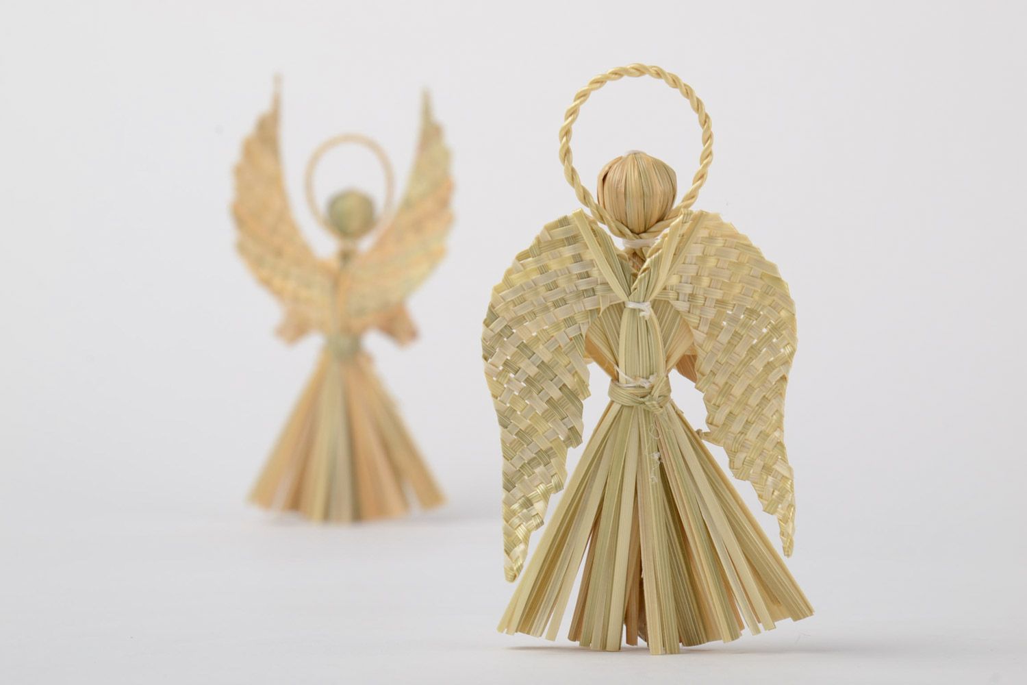 Set of 2 handmade decorative wall hanging figurines of angels woven of straw photo 4