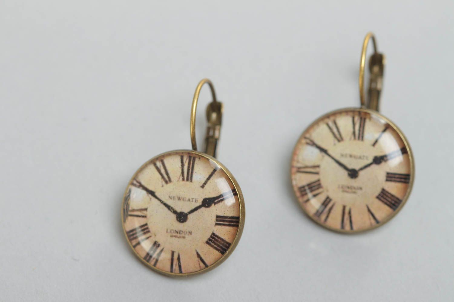 Handmade round earrings with metal basis and image of clocks in glass glaze photo 2
