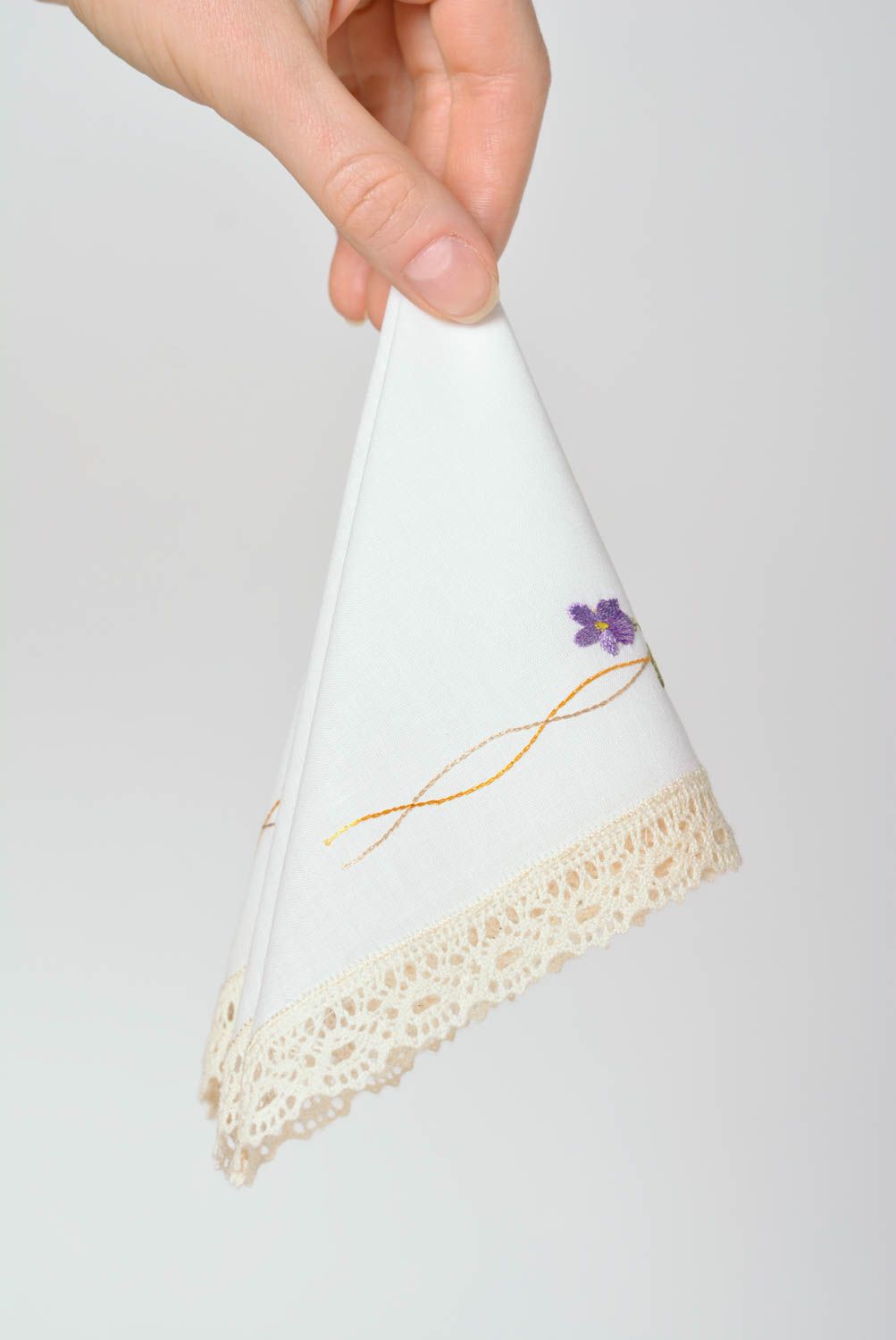 Mouchoir en tissu brodé fait main blanc carré à motif floral Petit cadeau photo 3