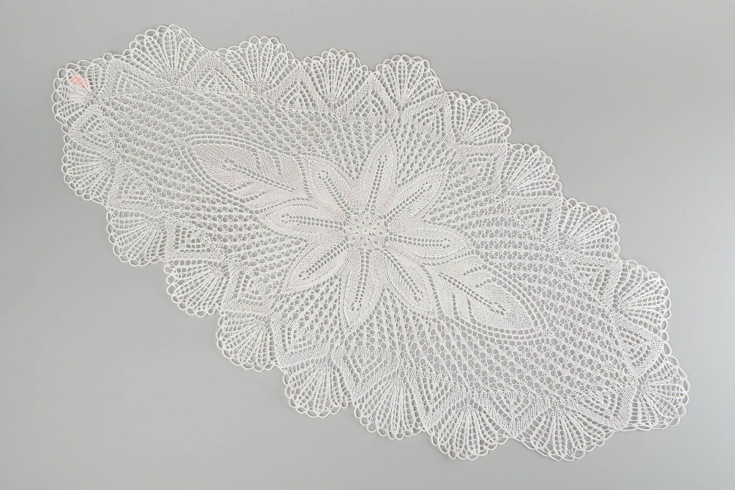 Дорожка спицами салфетка ручной работы белая ажурная красивая декор для дома фото 3