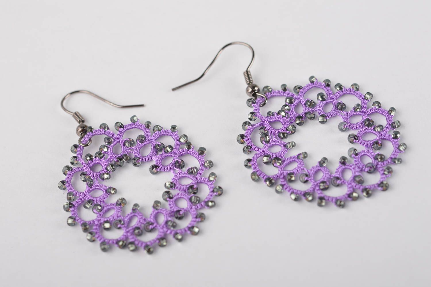 Boucles d'oreilles pendantes Bijou fait main violettes Cadeau femme frivolité photo 2