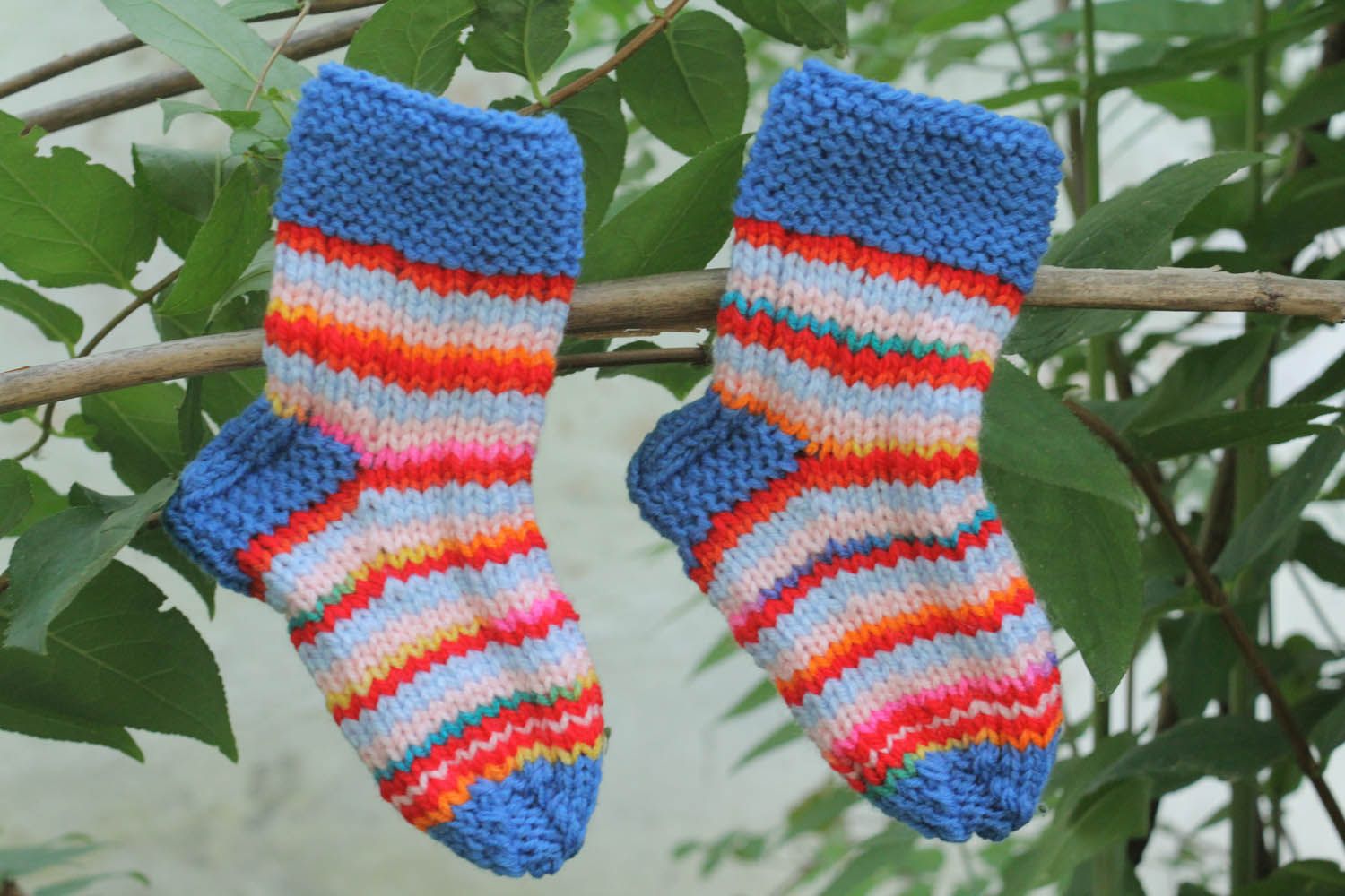 Meias para criança quentes de fios de lã tricotadas à mão  foto 1