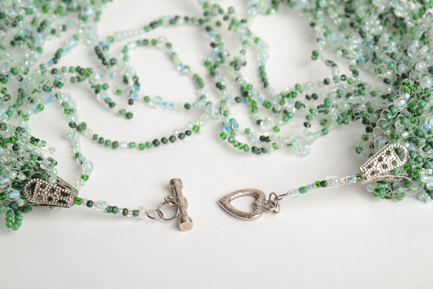 Long collier multirang en perles de rocaille vert blanc fait main volumineux photo 4