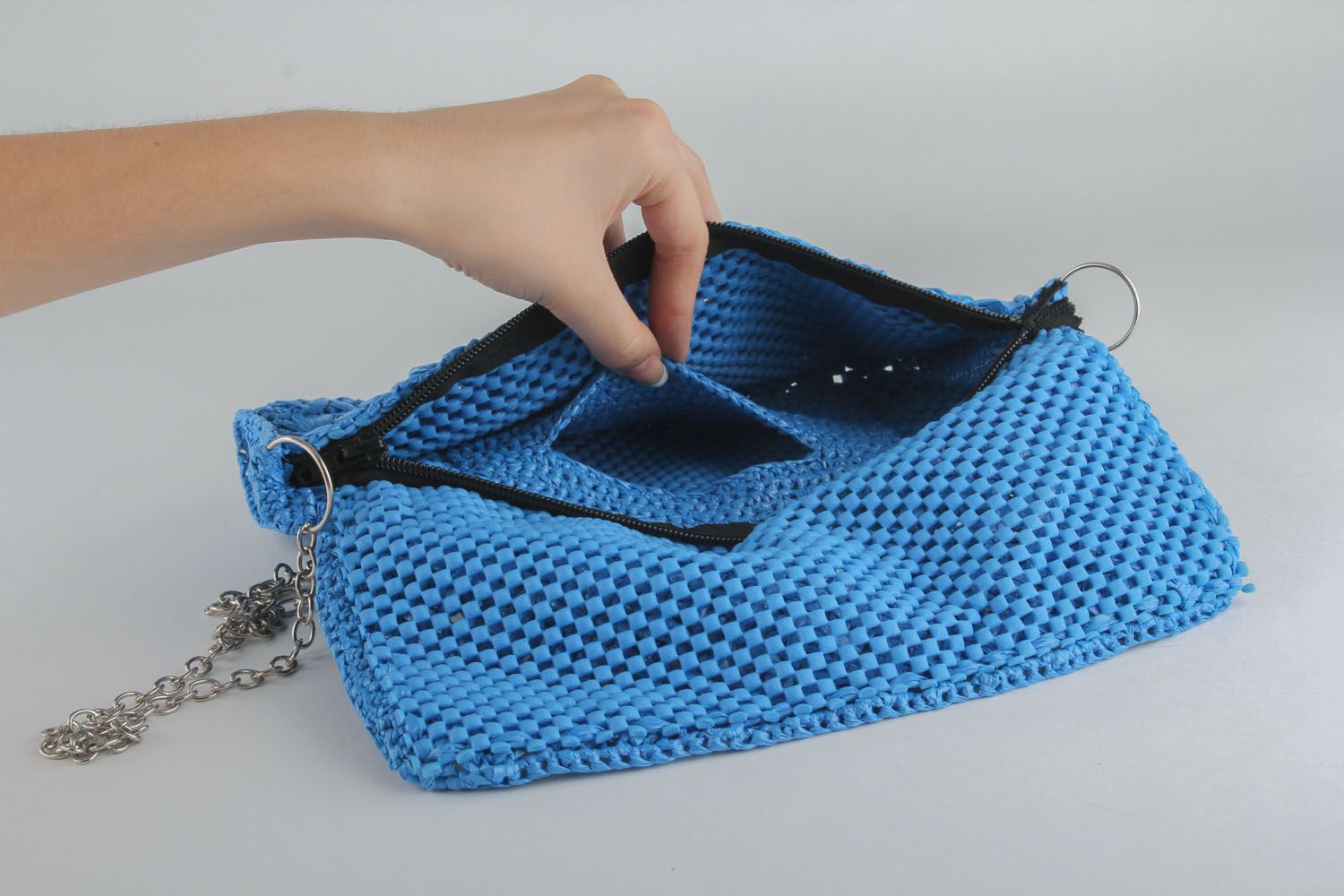 Women's purse woven of plastic bags photo 3