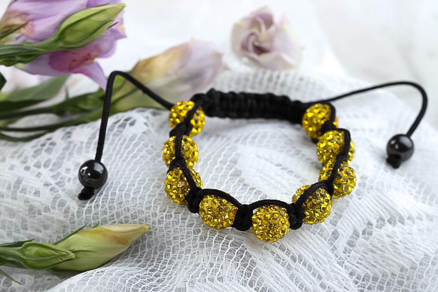 Bracelet tendance Bijou fait main avec perles fantaisie jaunes Accessoire femme photo 1