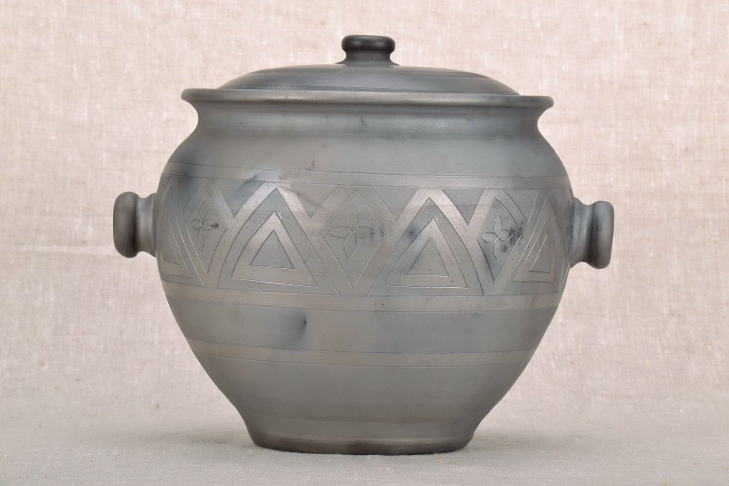 Pot avec couvercle en argile fait main photo 3